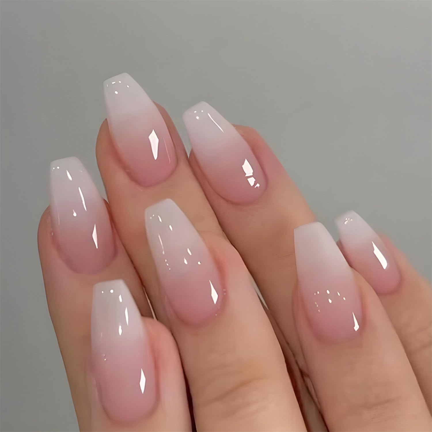 Nail Art Glossy - Ein Set mit 24 glänzenden, kurzen,