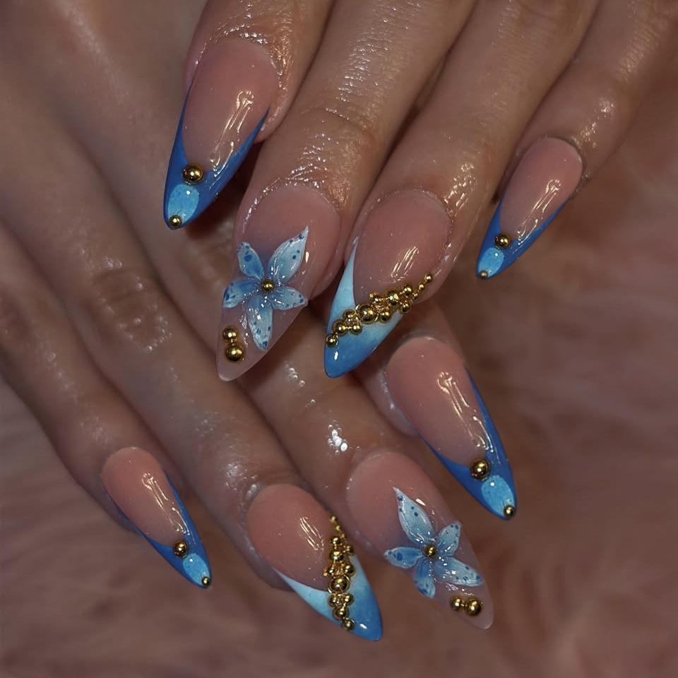 Nail Art Pink - Künstliche Nägel in Nude-Tönen mit rosa-blauem