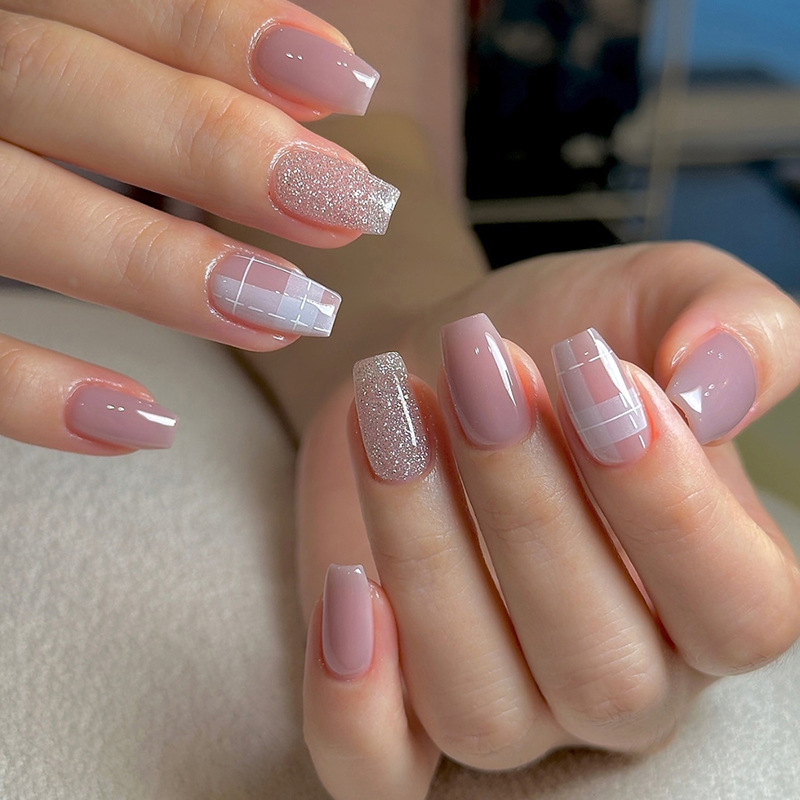 Kurze, mittellange künstliche  – Nail Art Glossy Bewertung und Preis